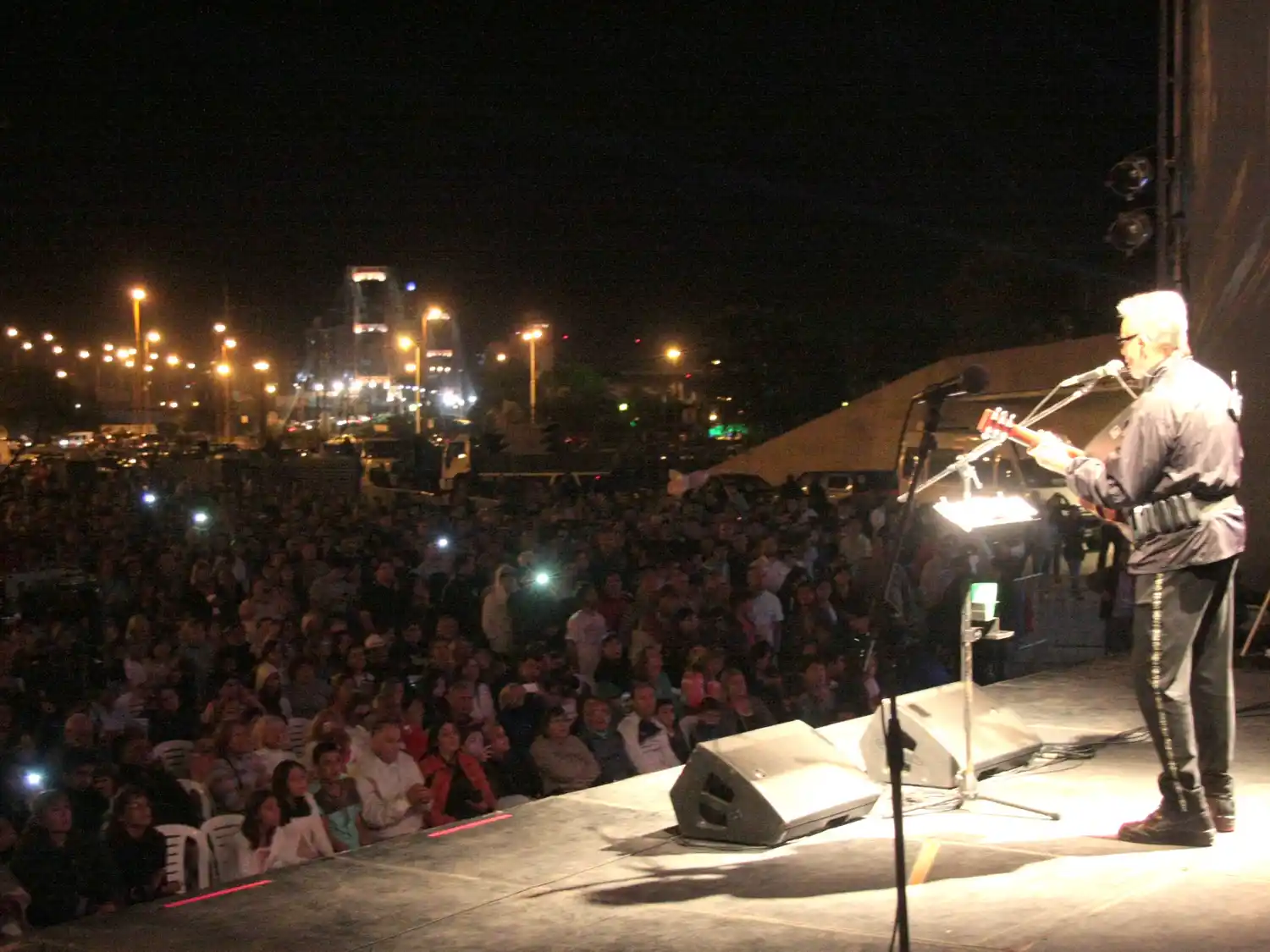 Hotel UNL-ATE: Espectacular show de luces y un recital memorable de León Gieco