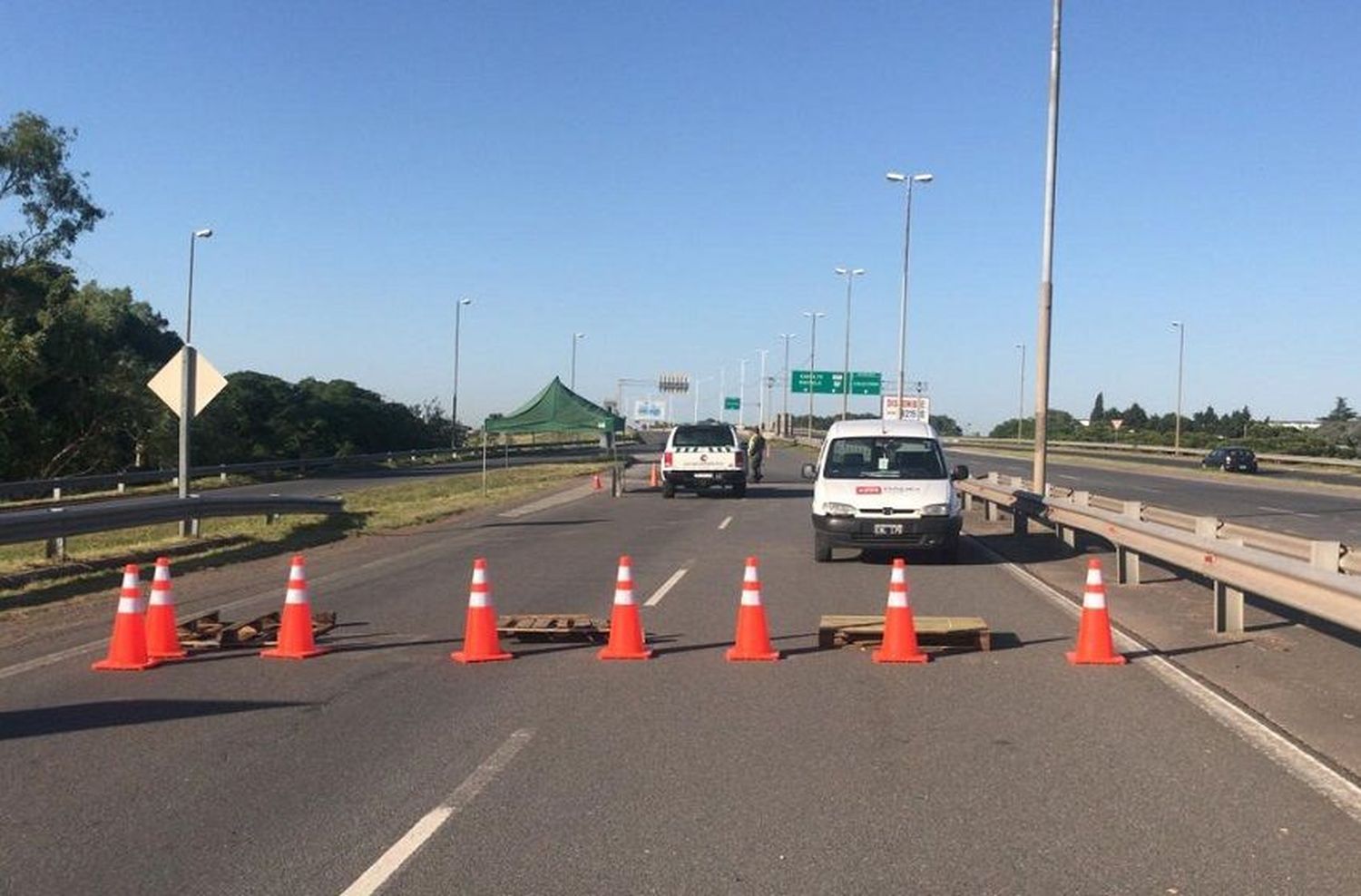 Ambientalistas culminan la semana de corte en el puente Rosario-Victoria, en reclamo de la ley de humedales