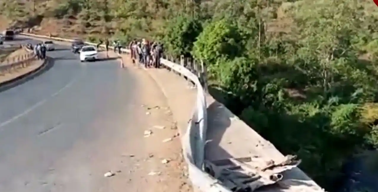Tragedia en Kenia: más de 30 muertos al caer un microbús desde un puente