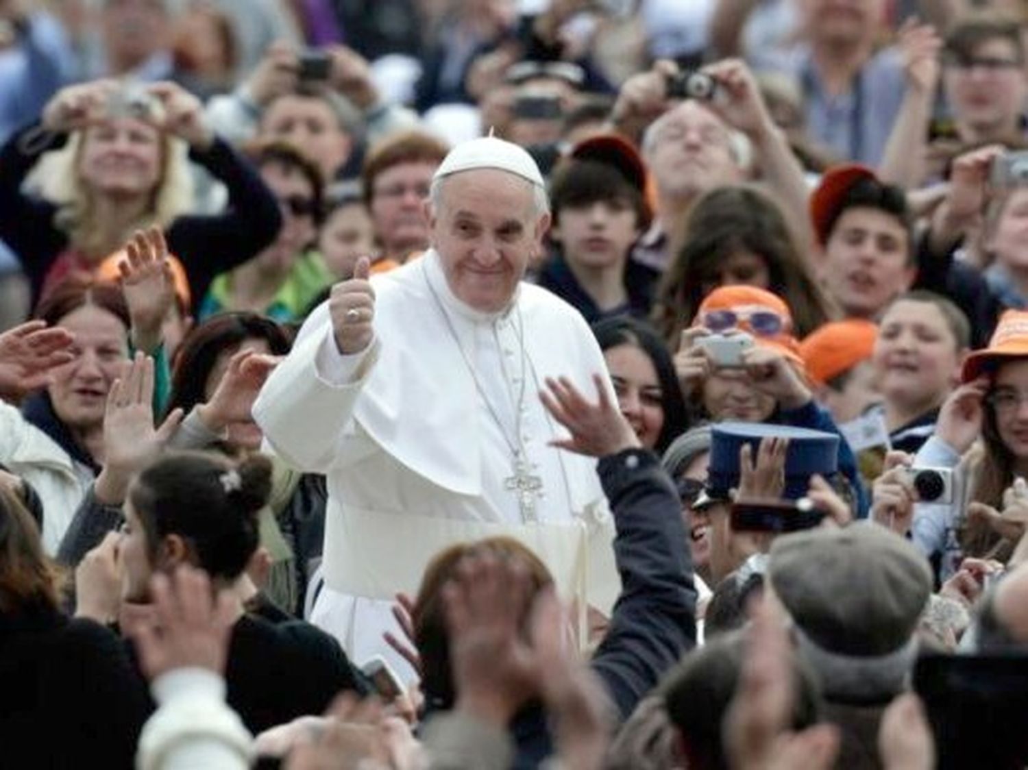 La imagen elegida por el gobernador Kicillof para despedir al papa Francisco. - X -