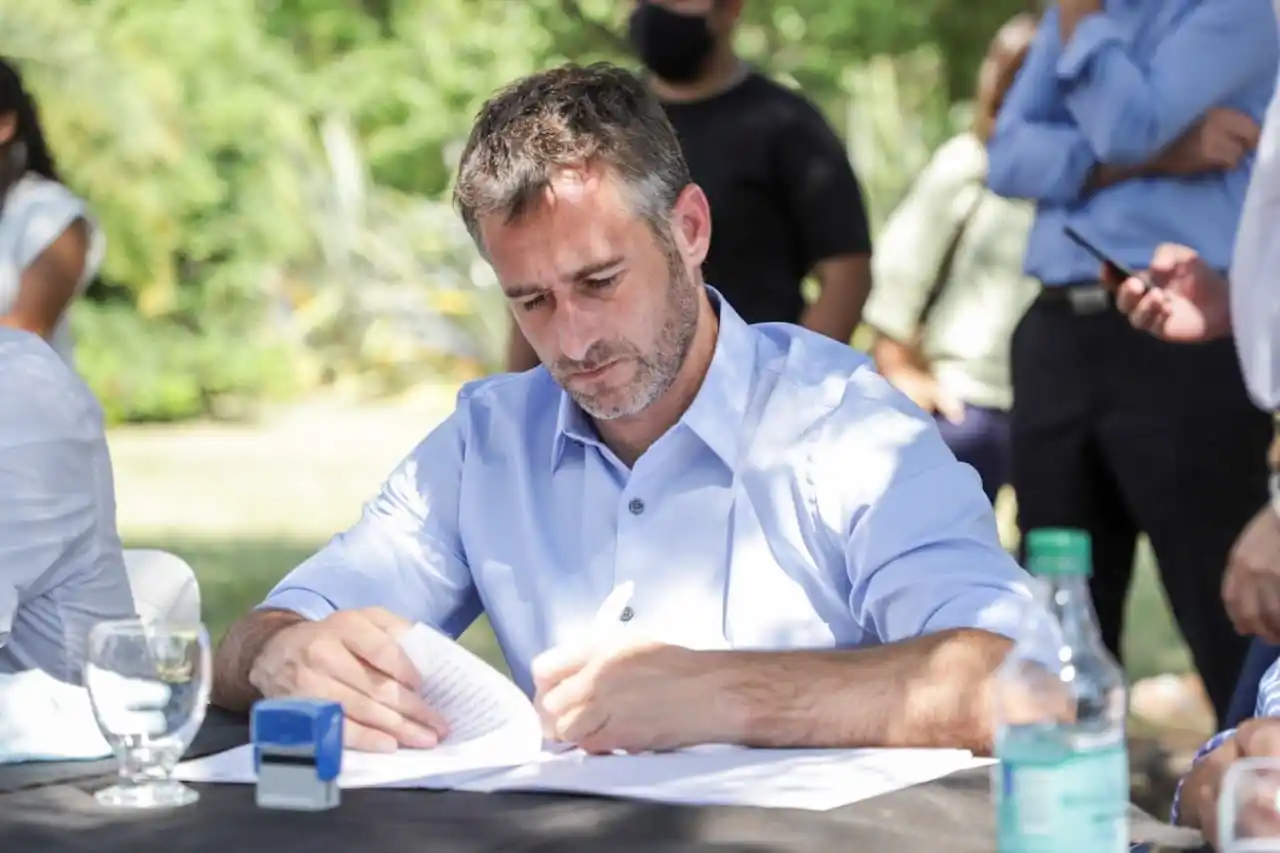 Mejora de caminos rurales: Achával destacó el avance para los accesos a las localidades de Pilar