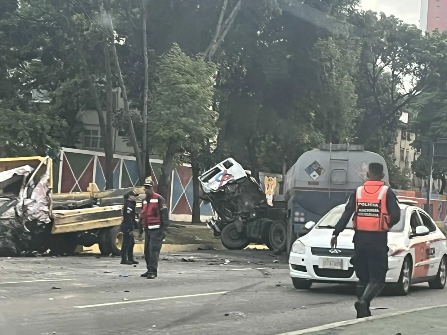 Aparatoso accidente en la autopista Valle–Coche
