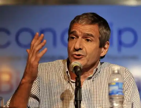 El periodista Eduardo Anguita expone hoy en Gualeguaychú 
