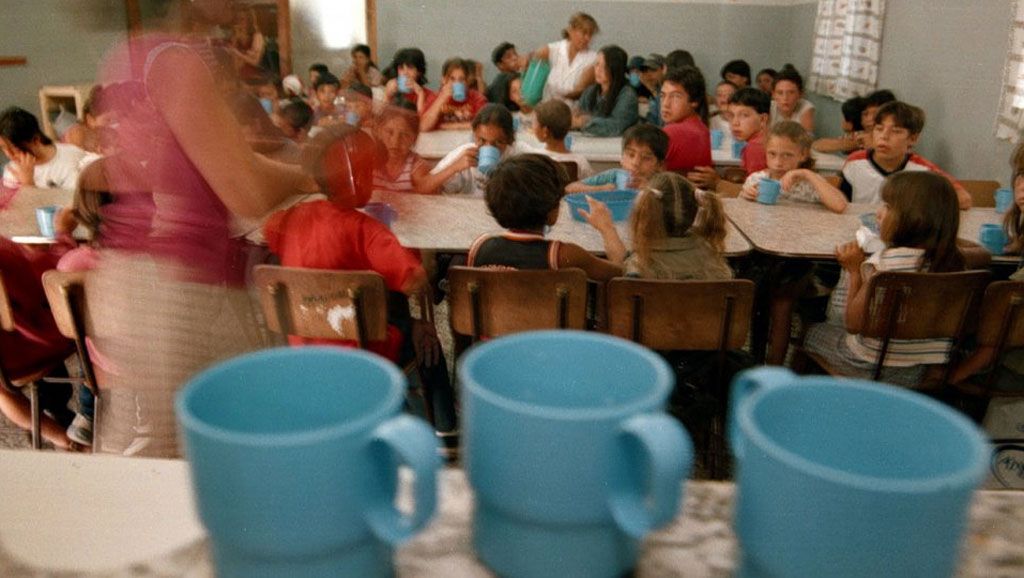 Denuncian que Provincia quitó el pan, el queso y la manteca del menú de los comedores escolares