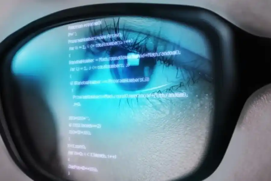¿Son efectivos los lentes que filtran la luz azul? Un estudio señaló que es probable que no disminuyan la fatiga visual