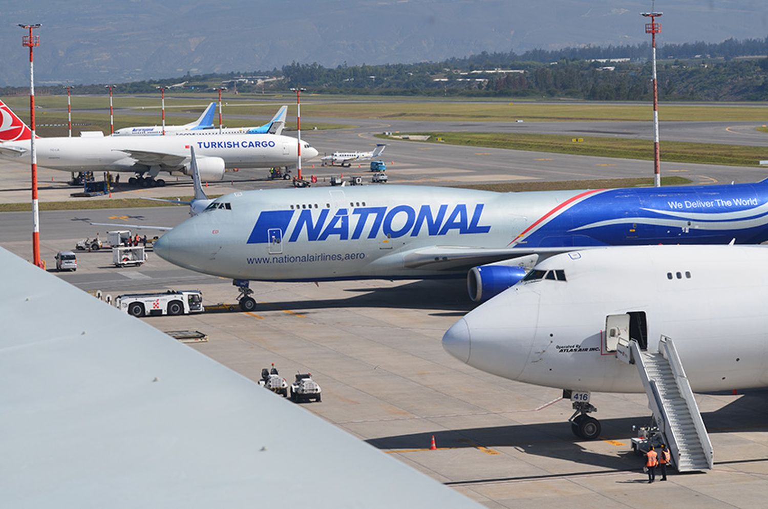 Aena tienta a las aerolíneas con incentivos para impulsar la carga aérea en sus aeropuertos españoles