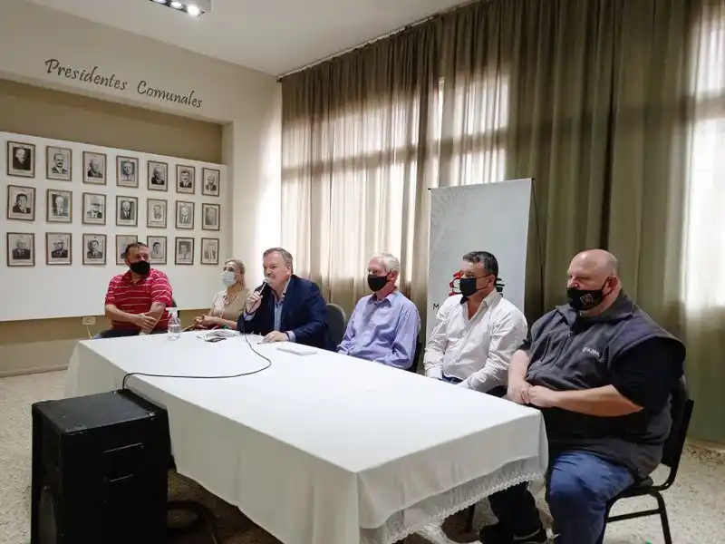 Michlig y González entregaron aportes institucionales en San Guillermo y Suardi