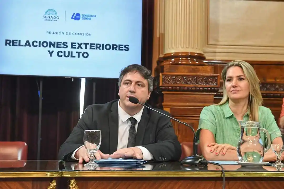 Francisco Paoltroni asume como presidente de la Comisión de Relaciones Exteriores y Culto del Senado