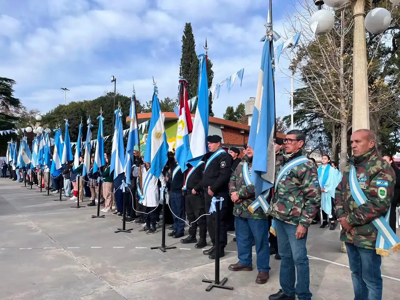 Los abanderados presentes.