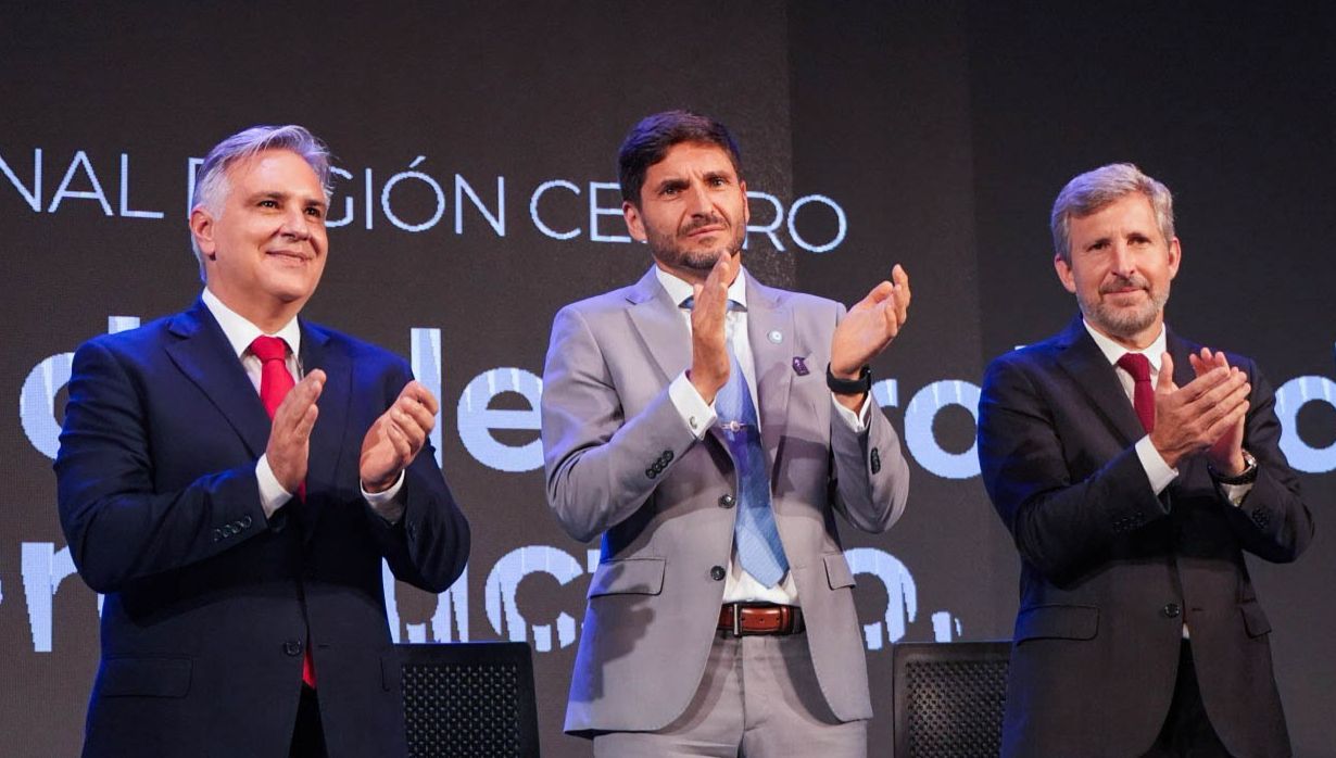 “La Región Centro es cada vez más fuerte”, destacó Llaryora, y enfatizó en la importancia de pensar un país federal