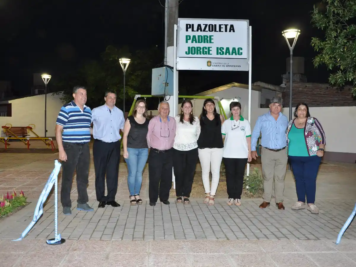 El padre Jorge Isaac tiene su plaza en Brinkmann