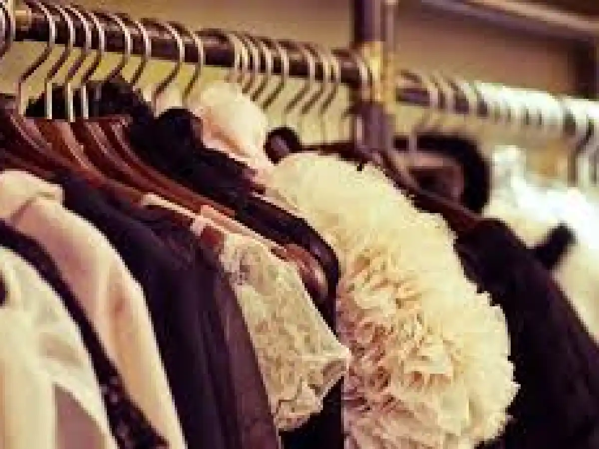 Zapatos, sacos, lencería y camisas: cómo cuidar la ropa para que dure más, según los expertos