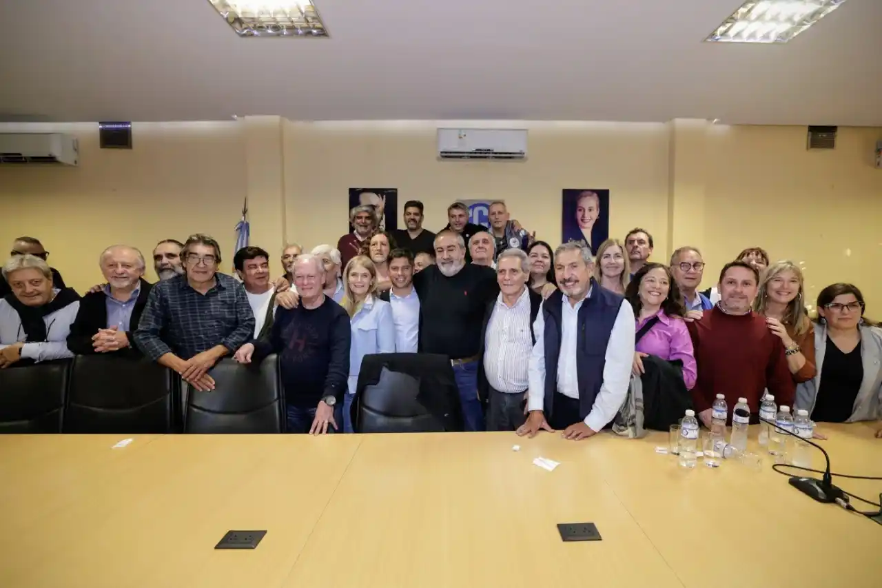 Axel Kicillof con las centrales obreras en la sede de la CGT.