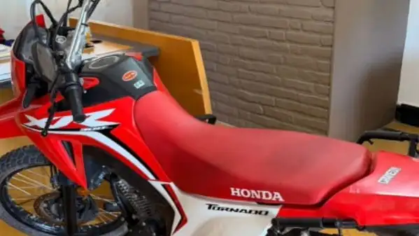 La Patrulla Rural recuperó una moto robada que había sido escondida en la vía pública