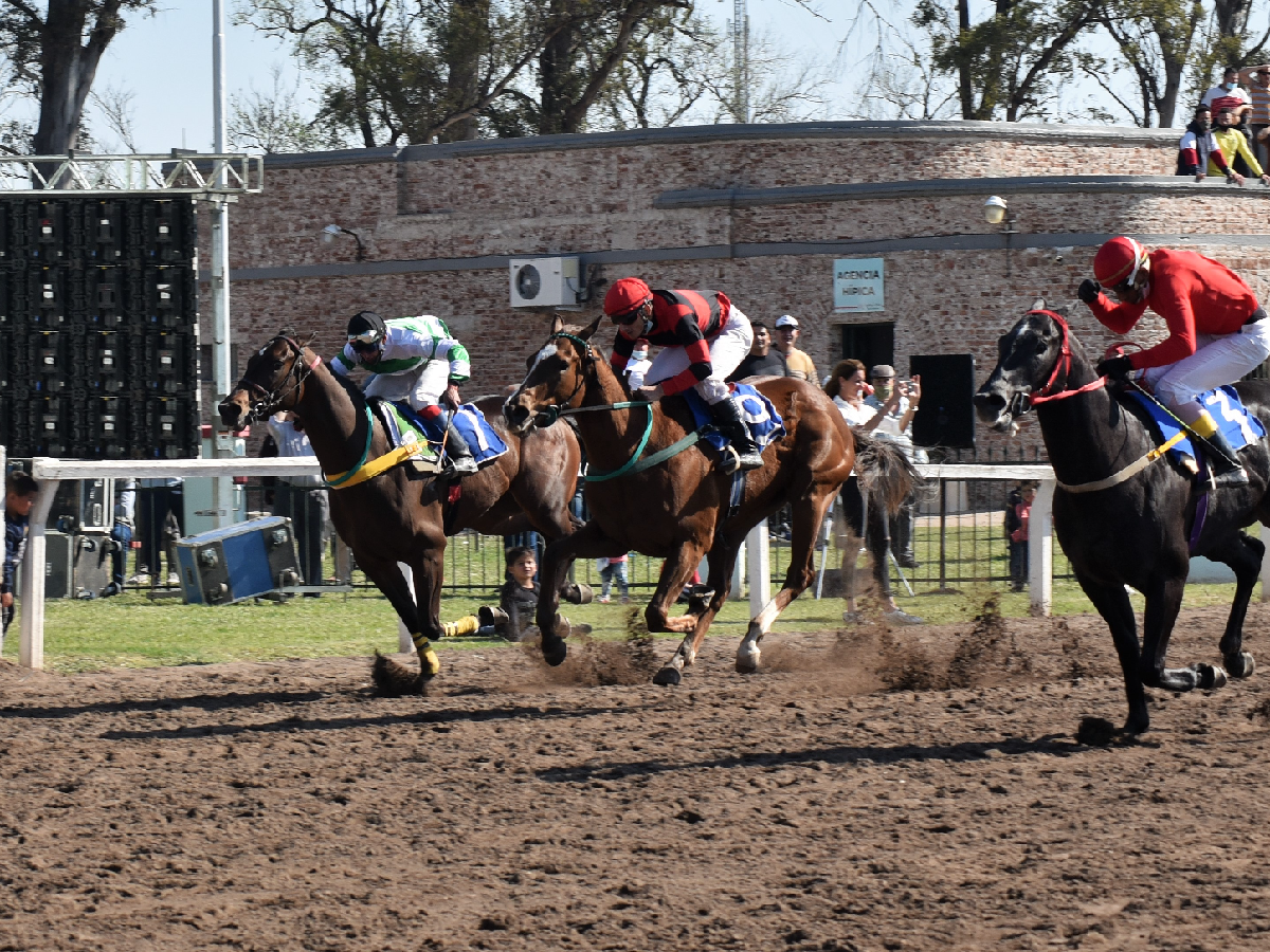 El hipódromo vuelve a vestirse de gala    