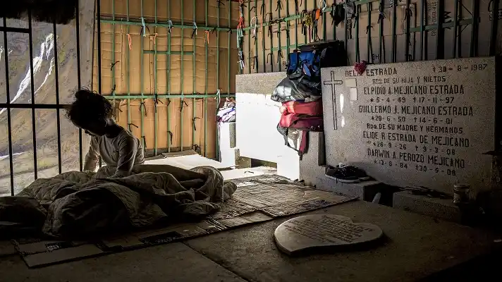 CEMENTERIO GENERAL DEL SUR alberga familias sin techo y sepulta sus esperanzas (+Fotos)