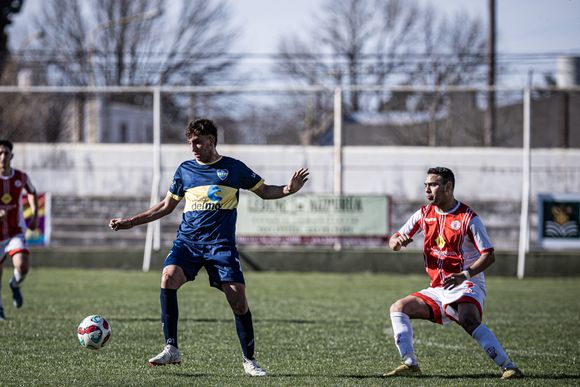 Boca venció a Huracán y sigue firme en lo más alto