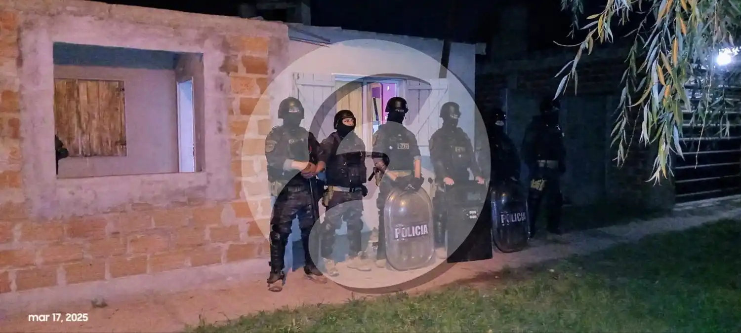 Uno de los allanamientos realizados en la madrugada de hoy en Quequén