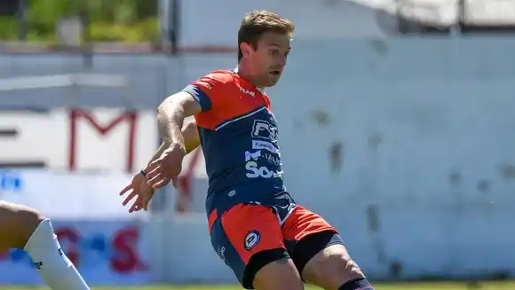 Central Córdoba sufrió una dura derrota ante Deportivo Español y quedó afuera de la carrera por el ascenso