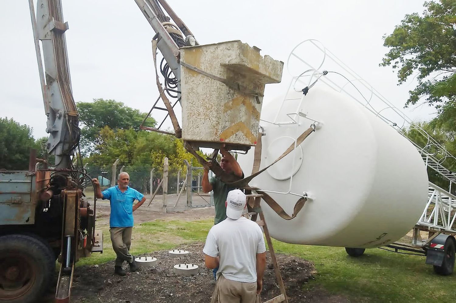 Asistencia con obras para agua potable y saneamiento en distintas localidades entrerrianas