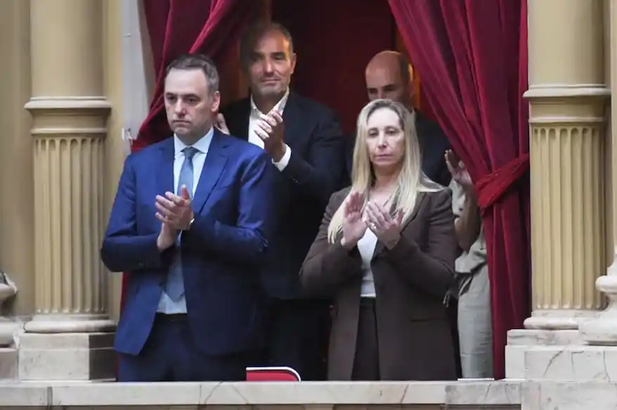 Manuel Adorni, Eduardo "Lule" Menem y Karina Milei, en el Congreso