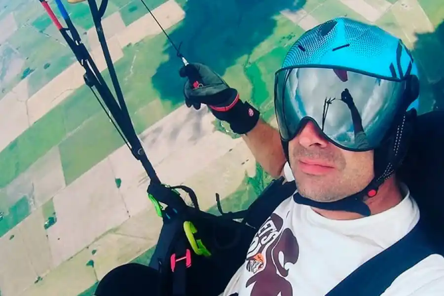Un hombre falleció en el Río Paraná tras sufrir un accidente cuando volaba un parapente