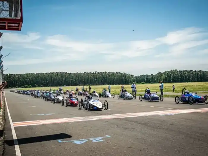 Concepción del Uruguay se enciende con el Desafío YPF Eco: estudiantes compiten con autos eléctricos de todo el país