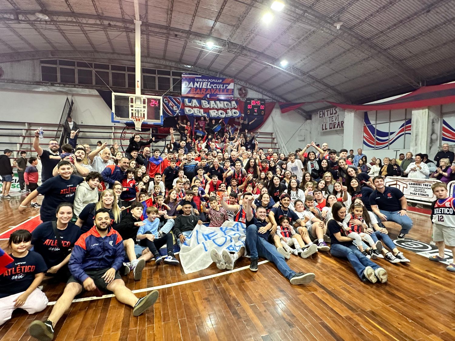 Gran cierre de año para el Rojo con el título en fútbol y finalista en básquet. Foto: Sur24.