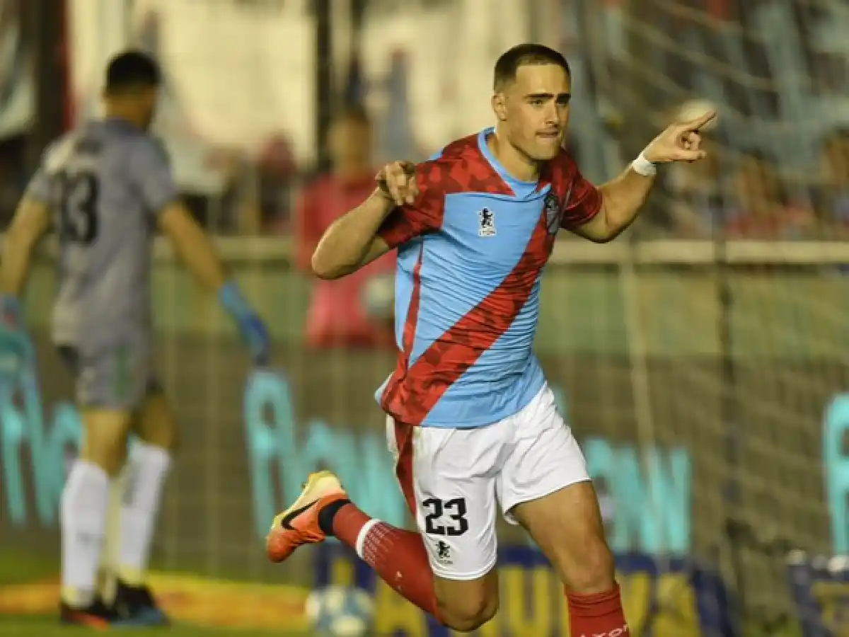 Arsenal ganó en su regreso al fútbol grande