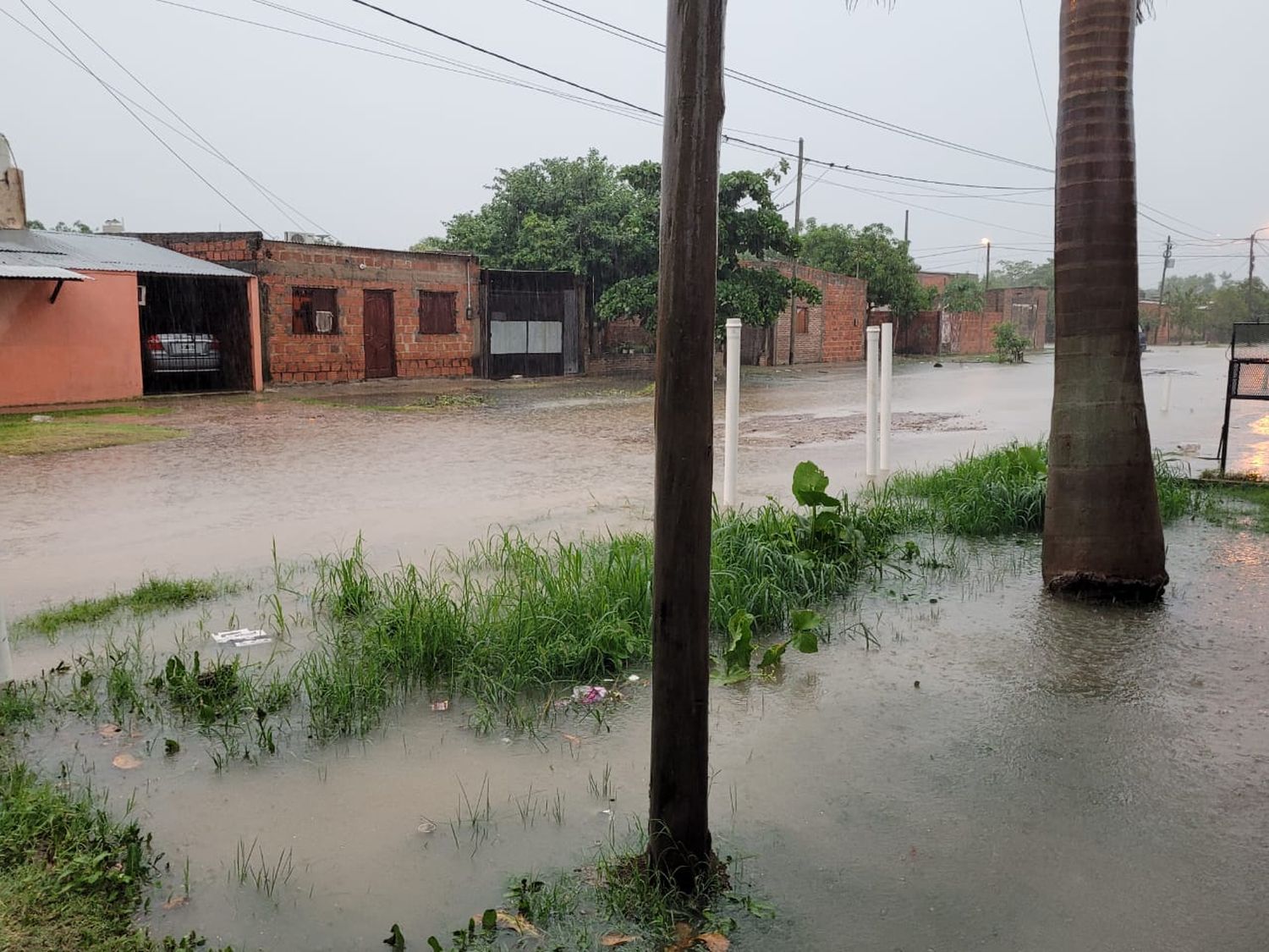 Las lluvias provocaron inundaciones y seguirán hasta el viernes