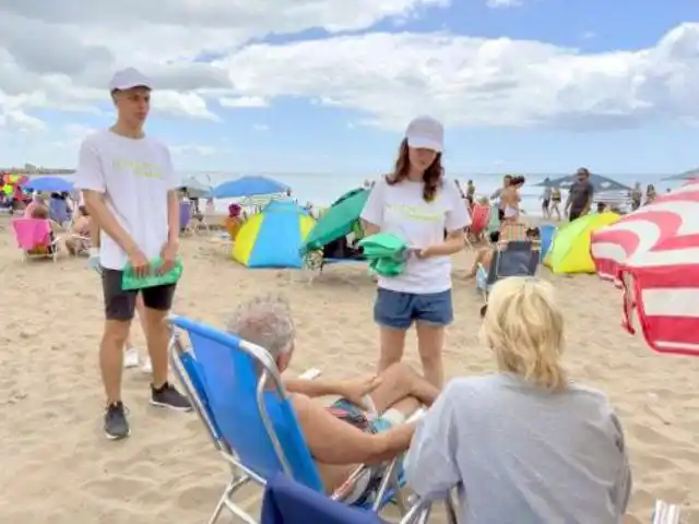 Promotores ambientales recorren playas y el centro de Mar del Plata