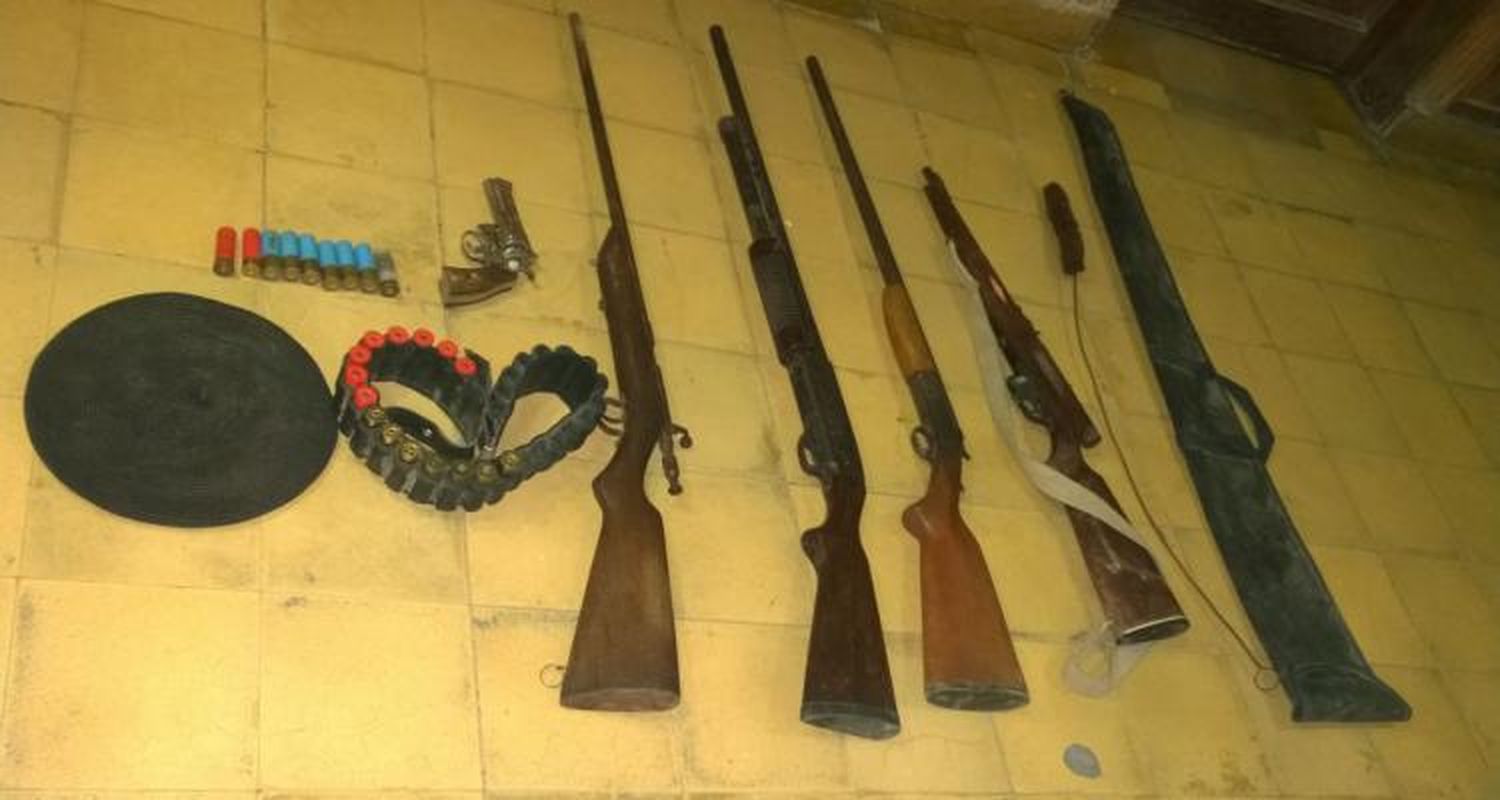 Allanamientos: Detuvieron a dos hombres acusados de apuñalar a un joven
