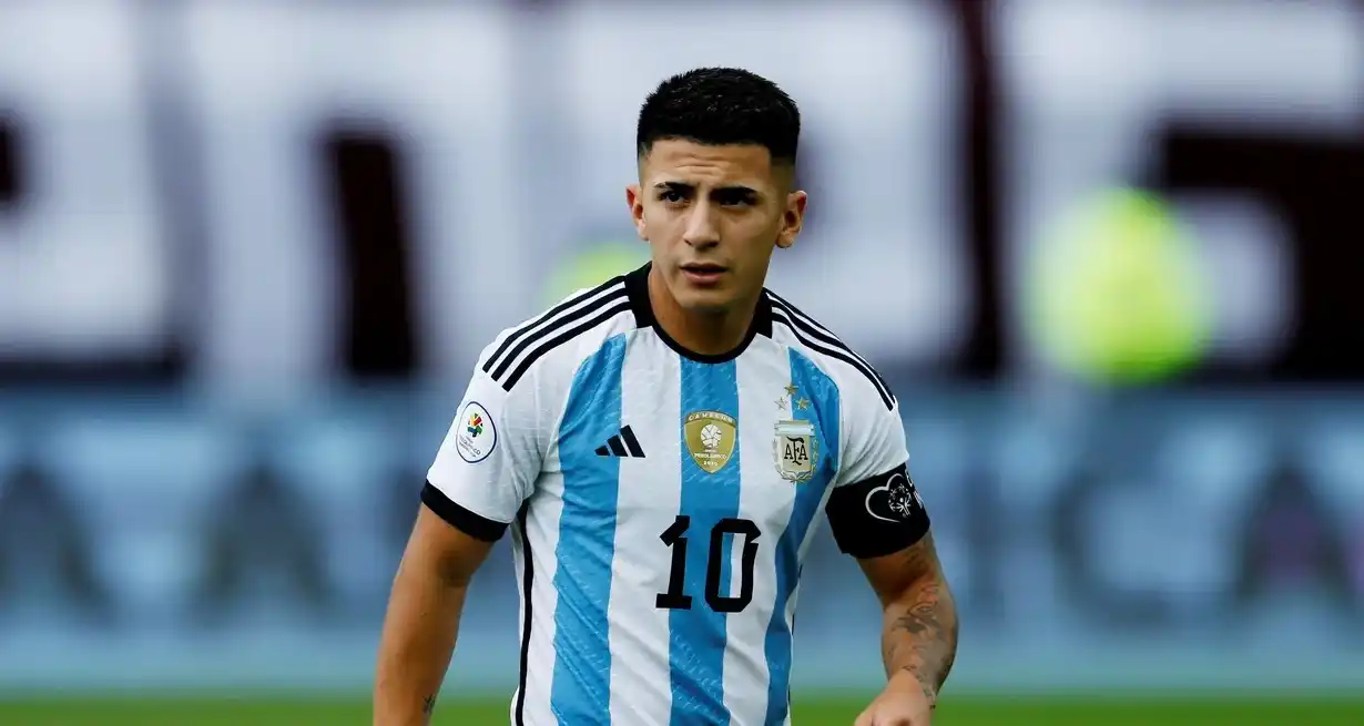 Thiago Almada, campeón del mundo en Qatar 2022, es el capitán del equipo argentino. Crédito: Reuters/Leonardo Fernandez Viloria
