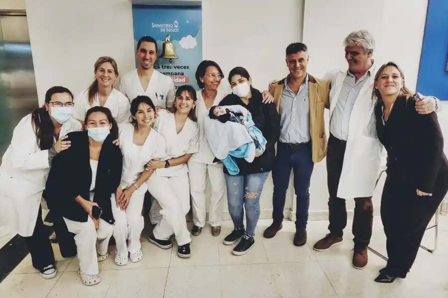 Histórico: el primer bebé trasplantado al nacer fue dado de alta en el Sanatorio de Niños