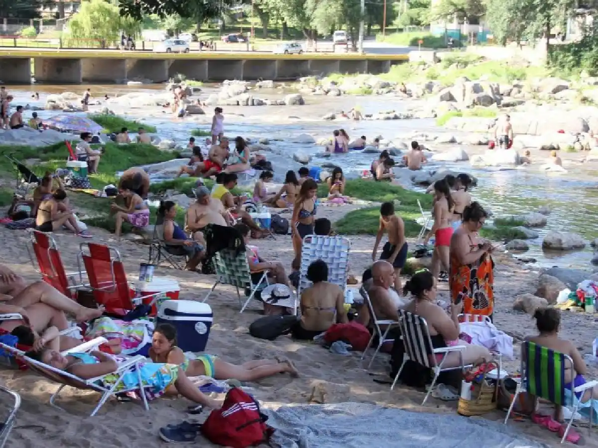 Dos detenidos por una denuncia de abuso en Playas de Oro