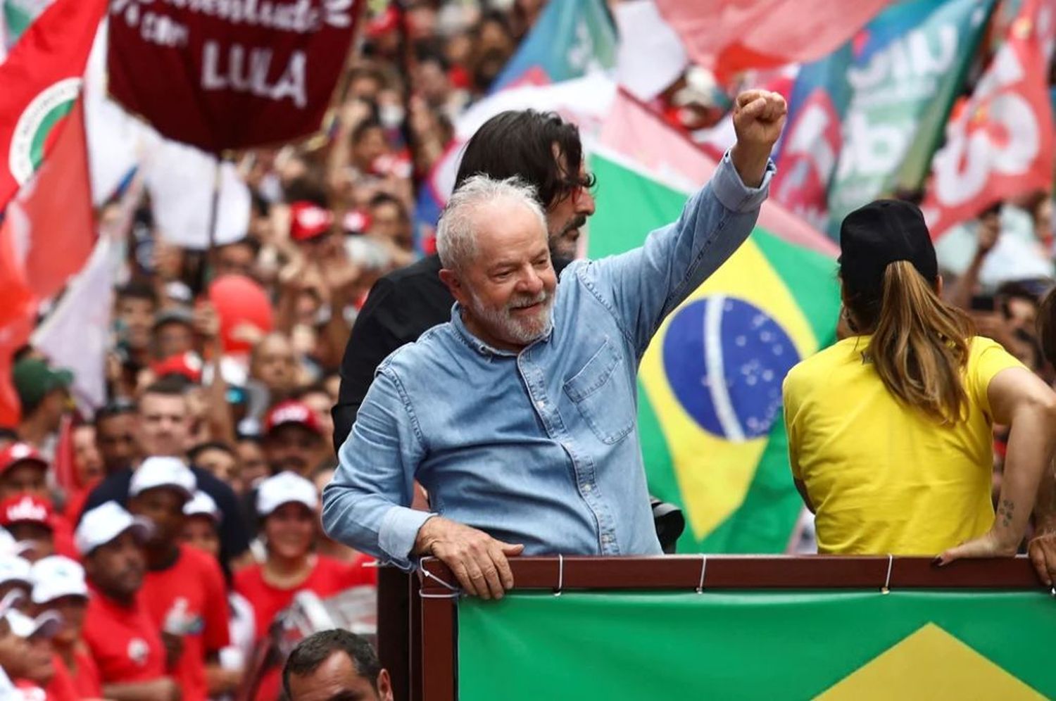 Sin la presencia de Bolsonaro, Lula Da Silva asume por tercera vez como presidente de Brasil