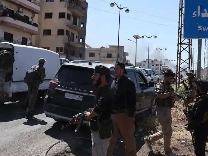 Las fuerzas sirias buscan poner fin a los enfrentamientos sectarios.