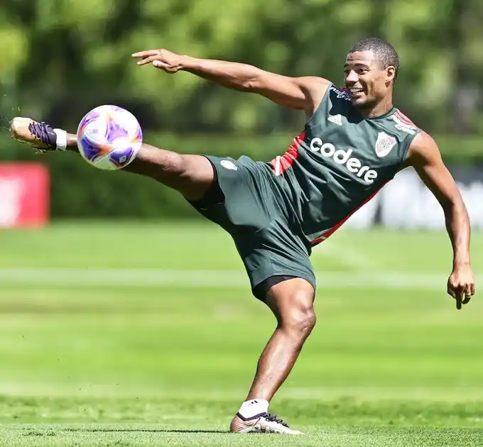De la Cruz se entrenó en el River Camp.