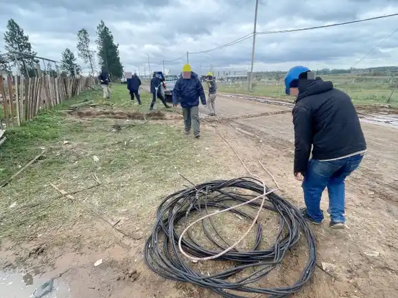 Allanan aserradero por robo de energía: secuestran más de 1.000 metros de cable