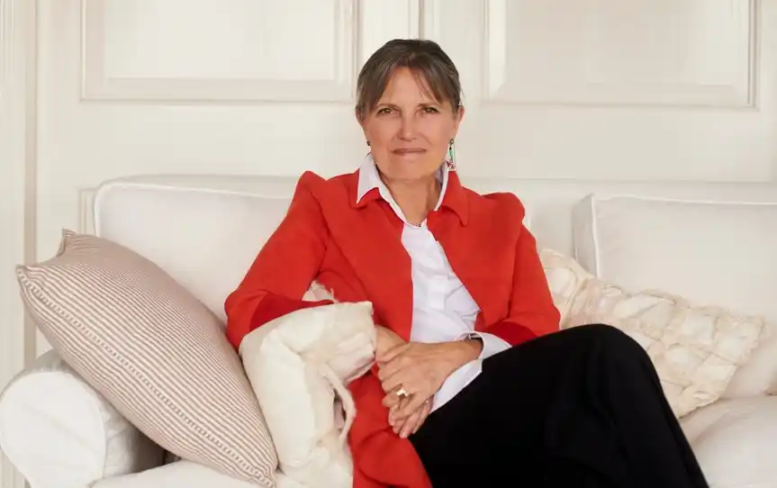 Claudia Piñeiro inaugura hoy un ciclo de charlas con escritores en la Villa Victoria.