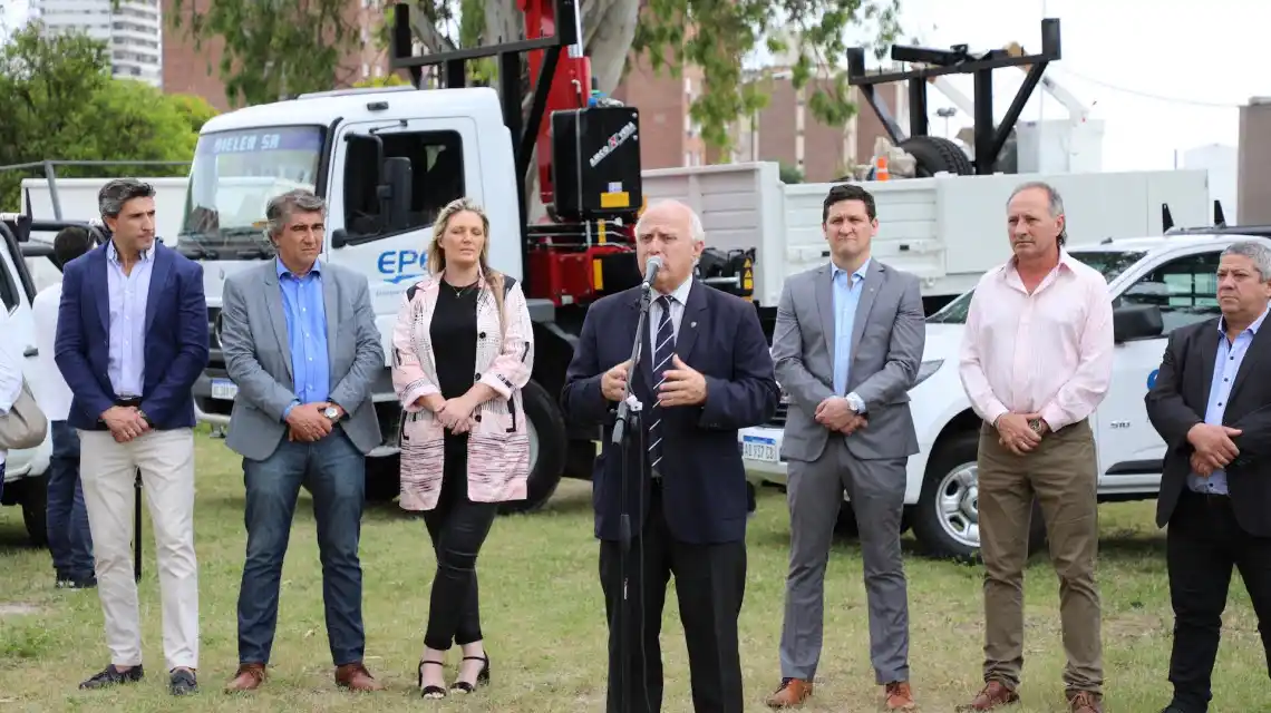 Lifschitz entregó 120 nuevos vehículos a la EPE