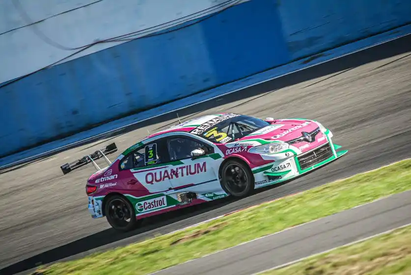 El Renault Fluence de Leonel Pernía en Rosario.