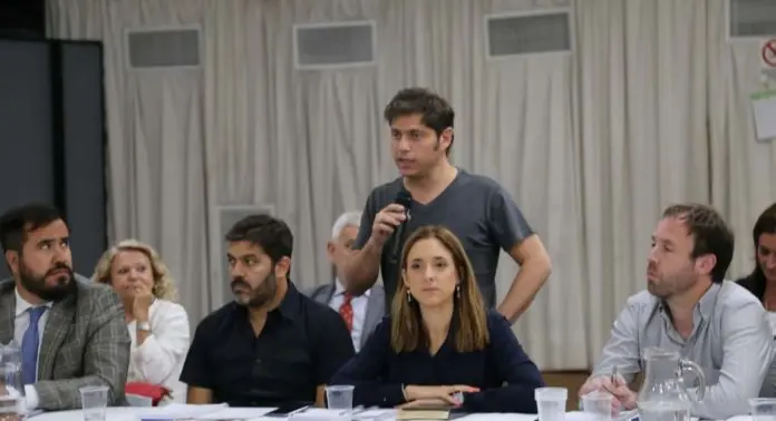Gremios aceptan la oferta de Kicillof y se cierra en 34% la paritaria de los estatales