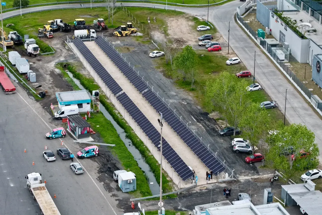 AUBASA inauguró un parque solar en Hudson: abastecerá el peaje y el centro de operaciones