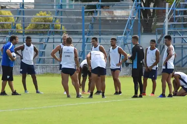 Juventud hace fútbol pensando en el choque con Sarmiento de Junín