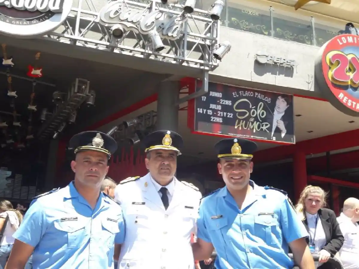 Distinguieron a los policías que rescataron a una familia de un incendio en barrio Consolata   