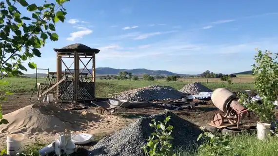 Avanzó la construcción sustentable del Aula Nave en el espacio de El Arraigo