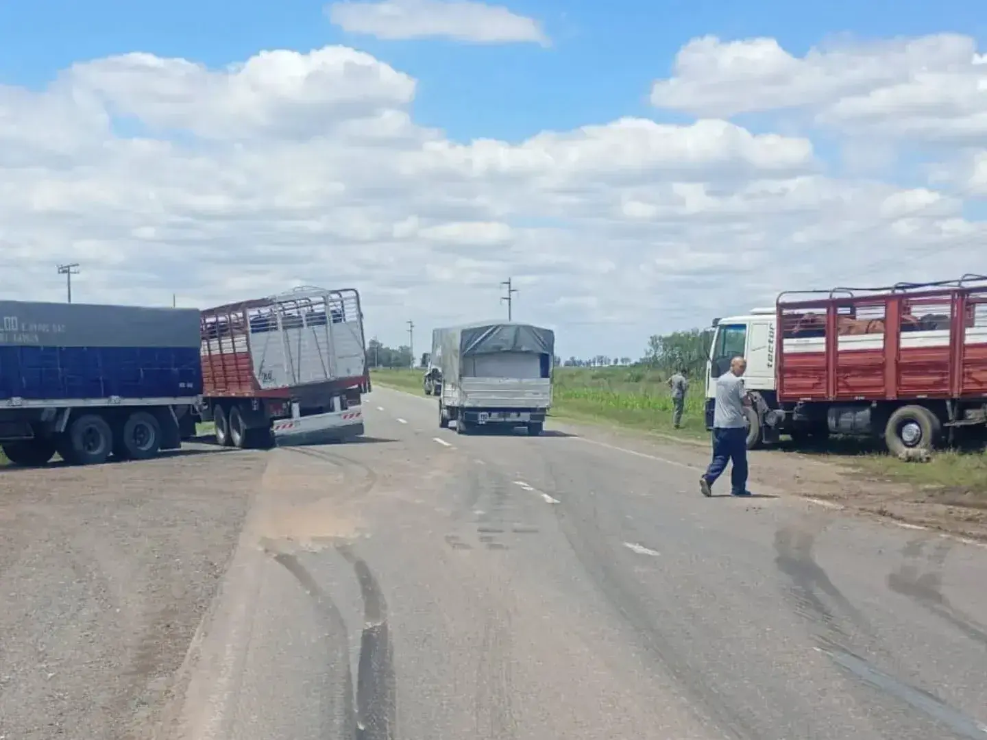 Un camión chocó contra otro en la Ruta Nacional 19, a la altura de La Francia