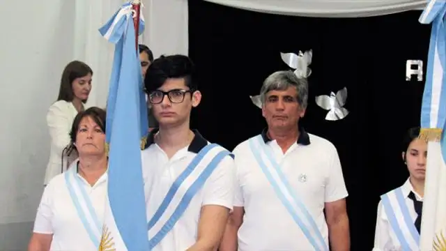 Ejemplo de esfuerzo y superación: Joven fue abanderado y sus padres, escoltas
