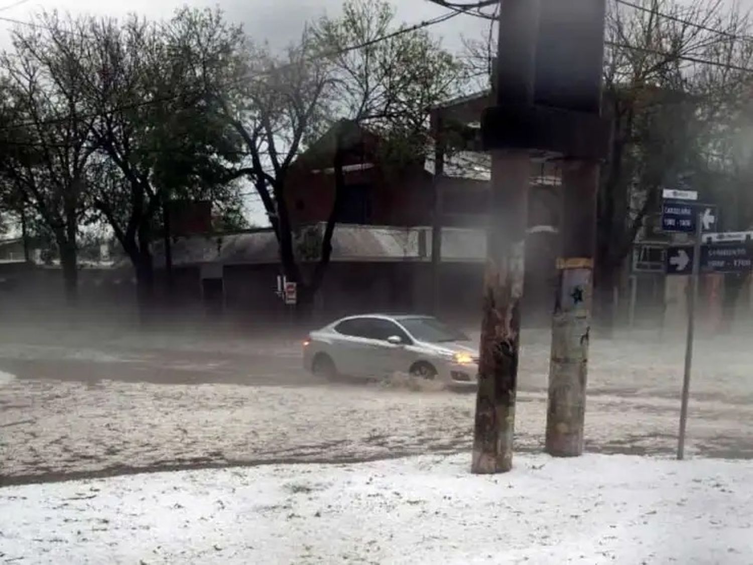 Granizo y vientos huracanados causaron graves destrozos en el sur de Santa Fe y Córdoba